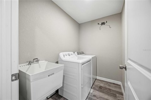 House in Englewood, Florida 3 bedrooms, 152.36 sq.m. № 2109518 - photo 25