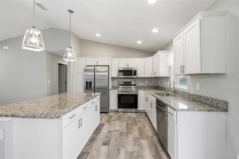 House in Englewood, Florida 3 bedrooms, 152.36 sq.m. № 2109518 - photo 11