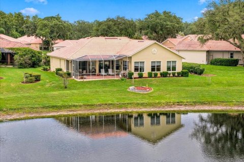 Villa ou maison à vendre à Weeki Wachee, Floride: 3 chambres, 235.51 m2 № 2413616 - photo 6