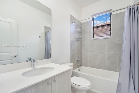 House in Ave Maria, Florida 3 bedrooms, 178.74 sq.m. № 2064278 - photo 15