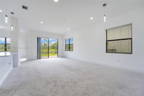 House in Ave Maria, Florida 3 bedrooms, 178.74 sq.m. № 2064278 - photo 3