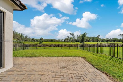 House in Ave Maria, Florida 3 bedrooms, 178.74 sq.m. № 2064278 - photo 24