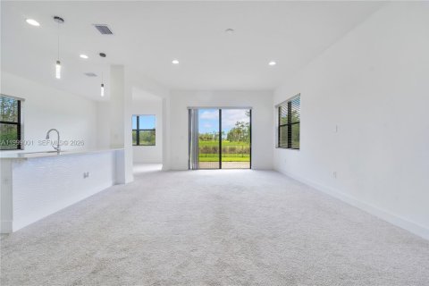 House in Ave Maria, Florida 3 bedrooms, 178.74 sq.m. № 2064278 - photo 4