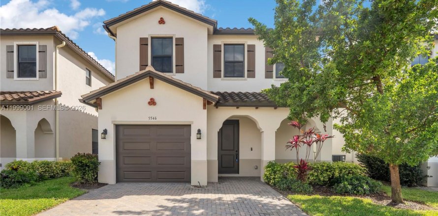 House in Ave Maria, Florida 3 bedrooms, 178.74 sq.m. № 2064278