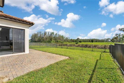 House in Ave Maria, Florida 3 bedrooms, 178.74 sq.m. № 2064278 - photo 25