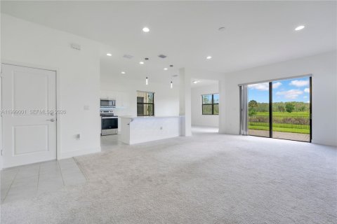 House in Ave Maria, Florida 3 bedrooms, 178.74 sq.m. № 2064278 - photo 5