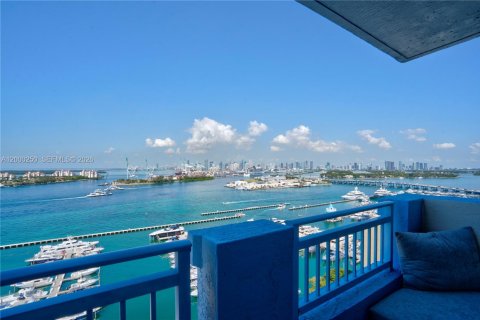 Condo in Miami Beach, Florida, 2 bedrooms  № 2065590 - photo 20