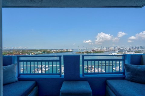 Condo in Miami Beach, Florida, 2 bedrooms  № 2065590 - photo 19
