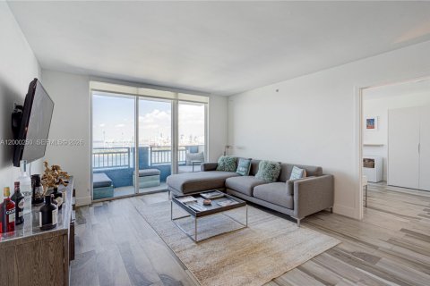 Condo in Miami Beach, Florida, 2 bedrooms  № 2065590 - photo 7
