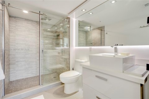 Condo in Miami Beach, Florida, 2 bedrooms  № 2065590 - photo 13