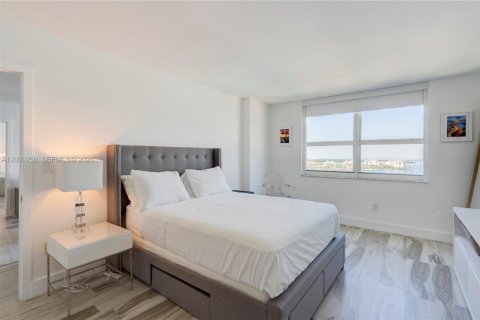 Condo in Miami Beach, Florida, 2 bedrooms  № 2065590 - photo 14