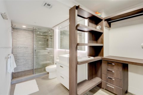 Condo in Miami Beach, Florida, 2 bedrooms  № 2065590 - photo 12