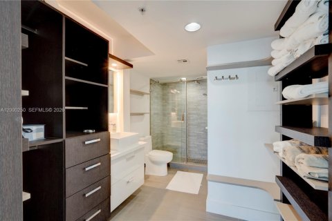 Condo in Miami Beach, Florida, 2 bedrooms  № 2065590 - photo 16