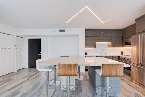 Condo in Miami Beach, Florida, 2 bedrooms  № 2065590 - photo 9