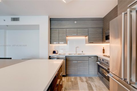 Condo in Miami Beach, Florida, 2 bedrooms  № 2065590 - photo 10