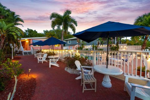 Commercial property in Sarasota, Florida 510.03 sq.m. № 2416298 - photo 14