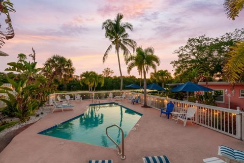 Commercial property in Sarasota, Florida 510.03 sq.m. № 2416298 - photo 4