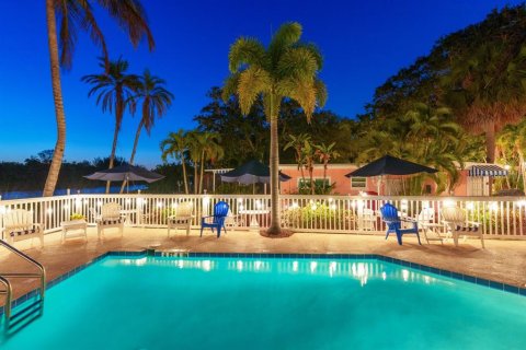 Commercial property in Sarasota, Florida 510.03 sq.m. № 2416298 - photo 5