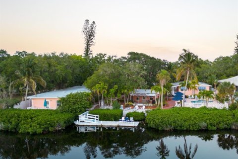 Commercial property in Sarasota, Florida 510.03 sq.m. № 2416298 - photo 12