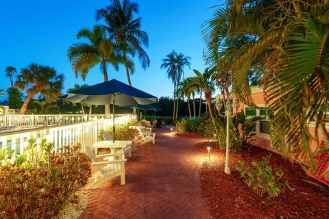 Commercial property in Sarasota, Florida 510.03 sq.m. № 2416298 - photo 13