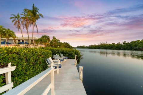 Commercial property in Sarasota, Florida 510.03 sq.m. № 2416298 - photo 7