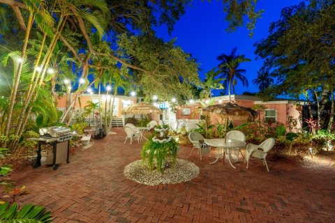 Commercial property in Sarasota, Florida 510.03 sq.m. № 2416298 - photo 15