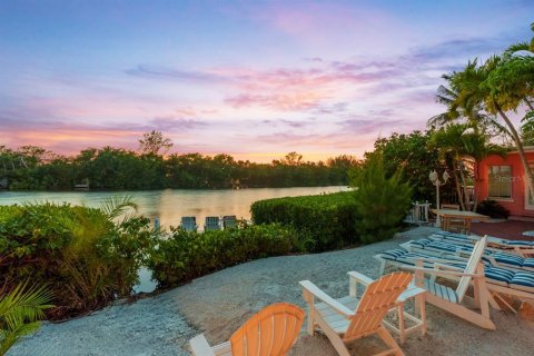 Commercial property in Sarasota, Florida 510.03 sq.m. № 2416298 - photo 11