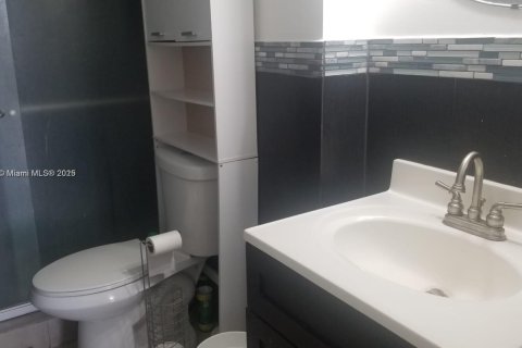 Condo in Miami Beach, Florida, 1 bedroom  № 1930790 - photo 9