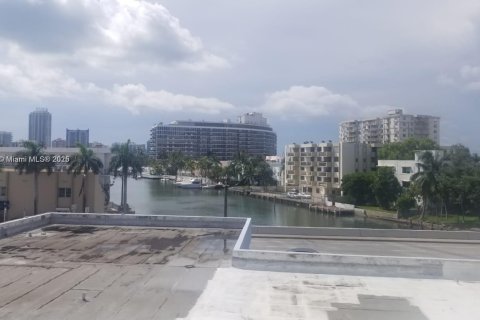 Condo in Miami Beach, Florida, 1 bedroom  № 1930790 - photo 2