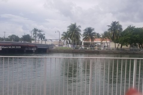 Condo in Miami Beach, Florida, 1 bedroom  № 1930790 - photo 6