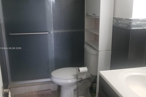 Condo in Miami Beach, Florida, 1 bedroom  № 1930790 - photo 10