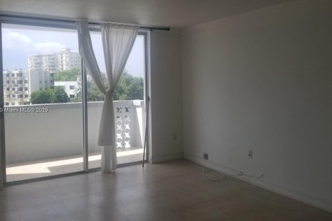 Condo in Miami Beach, Florida, 1 bedroom  № 1930790 - photo 4
