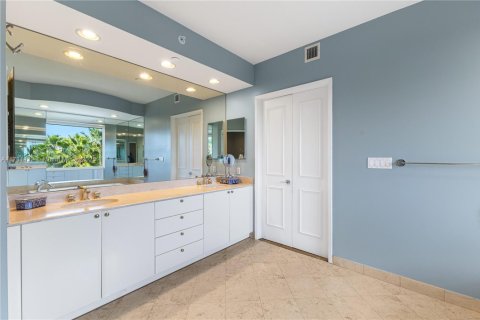 Condo in Key Biscayne, Florida, 4 bedrooms  № 1859983 - photo 24