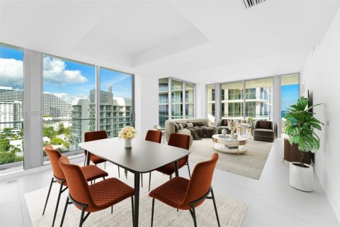 Condominio en alquiler en Fort Lauderdale, Florida, 3 dormitorios, 175.59 m2 № 1991855 - foto 2