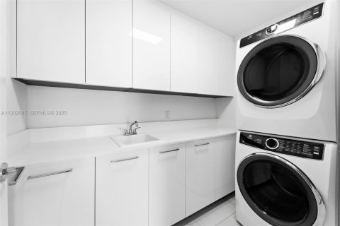 Condominio en alquiler en Fort Lauderdale, Florida, 3 dormitorios, 175.59 m2 № 1991855 - foto 14