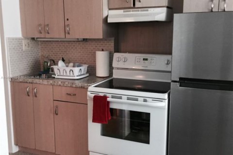 Studio in the Condo in Sunny Isles Beach, Florida  № 1940348 - photo 5
