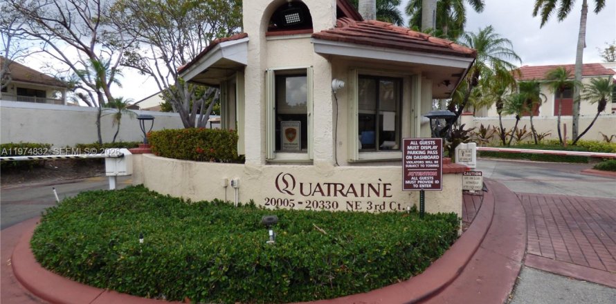 Condominio en Miami, Florida, 2 dormitorios  № 2036122