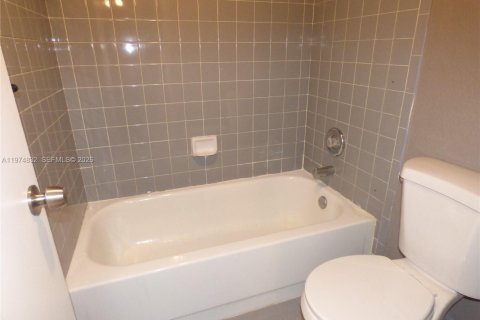 Condominio en venta en Miami, Florida, 2 dormitorios, 90.86 m2 № 2036122 - foto 4