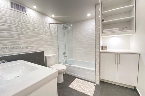 Купить кондоминиум в Халландейл-Бич, Флорида 2 спальни, 134.71м2, № 1959031 - фото 9