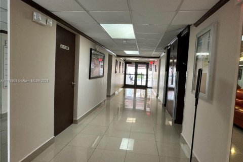 Купить кондоминиум в Халландейл-Бич, Флорида 2 спальни, 134.71м2, № 1959031 - фото 14