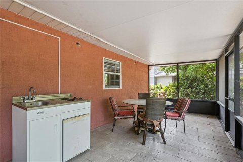 House in Casselberry, Florida 4 bedrooms, 201.23 sq.m. № 2230956 - photo 28
