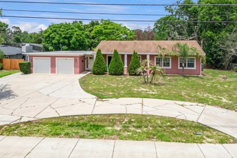 House in Casselberry, Florida 4 bedrooms, 201.23 sq.m. № 2230956 - photo 2