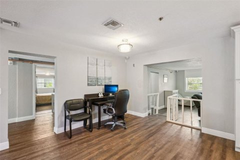 House in Casselberry, Florida 4 bedrooms, 201.23 sq.m. № 2230956 - photo 12