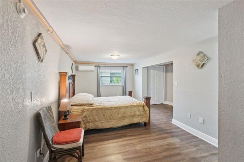 House in Casselberry, Florida 4 bedrooms, 201.23 sq.m. № 2230956 - photo 17
