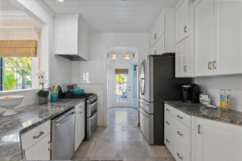 Casa en alquiler en Saint Petersburg, Florida, 5 dormitorios, 324.6 m2 № 1784709 - foto 14