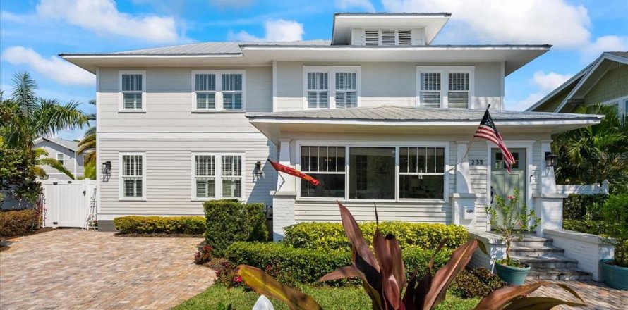 Casa en Saint Petersburg, Florida 5 dormitorios, 324.6 m2 № 1784709