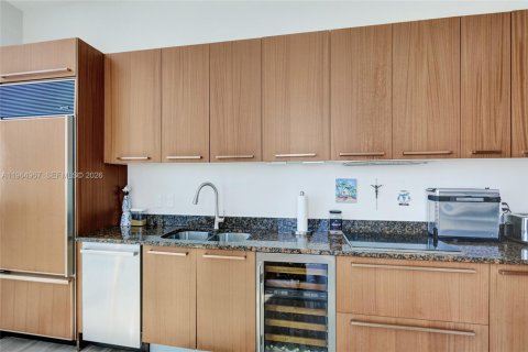 Condominio en venta en Sunny Isles Beach, Florida, 3 dormitorios, 257.15 m2 № 2027073 - foto 17