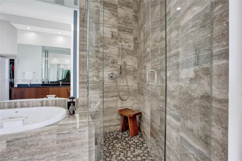 Condominio en venta en Sunny Isles Beach, Florida, 3 dormitorios, 257.15 m2 № 2027073 - foto 30