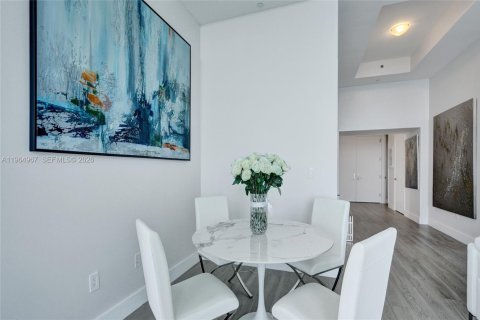 Condominio en venta en Sunny Isles Beach, Florida, 3 dormitorios, 257.15 m2 № 2027073 - foto 10