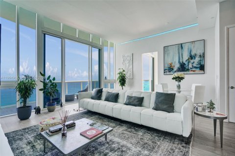 Condominio en Sunny Isles Beach, Florida, 3 dormitorios  № 2027073